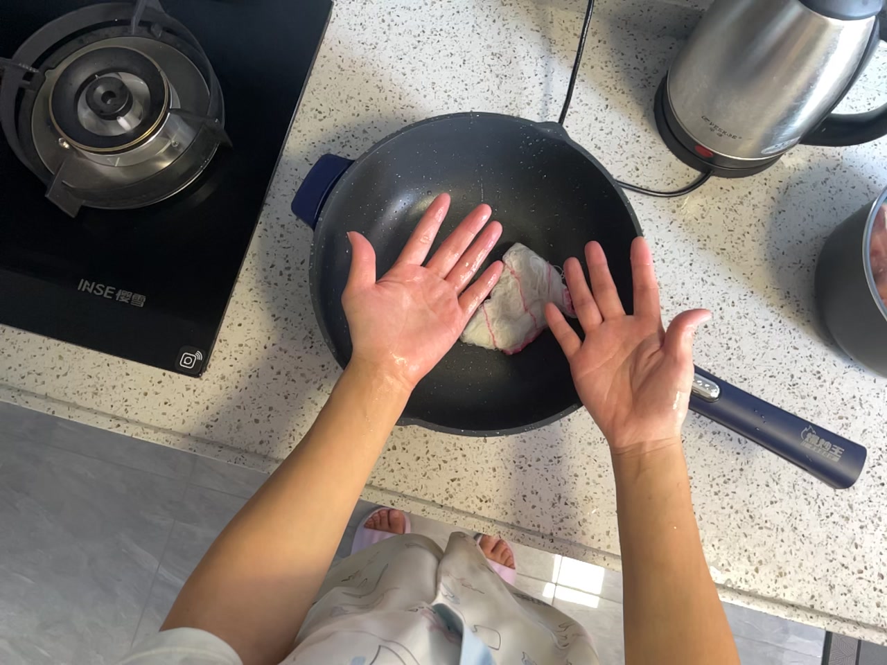 厨房擦洗锅具 视频第一帧封面
