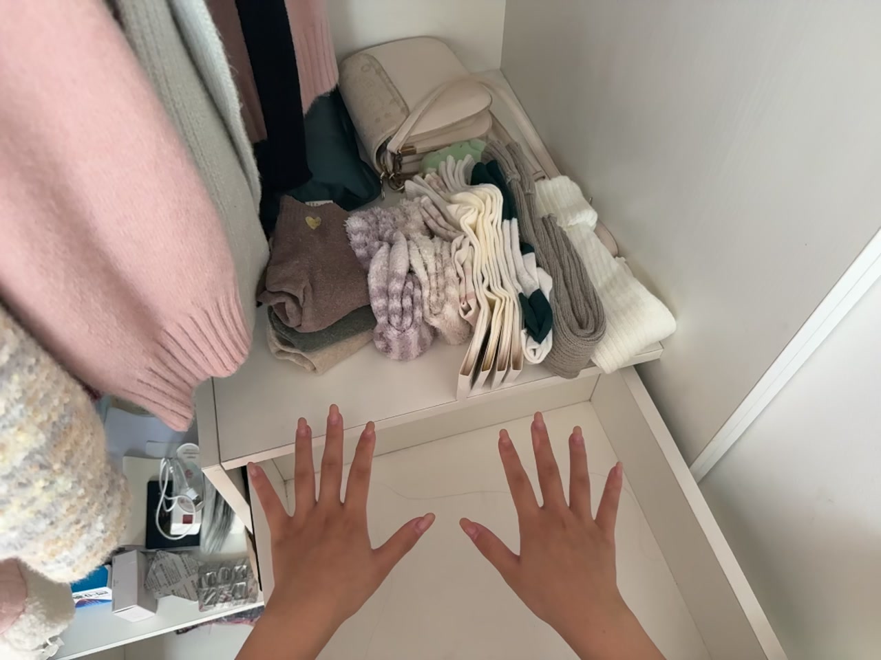 卧室整理衣柜 视频第一帧封面