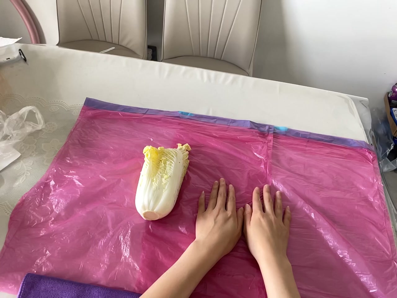 客厅摘娃娃菜 视频第一帧封面