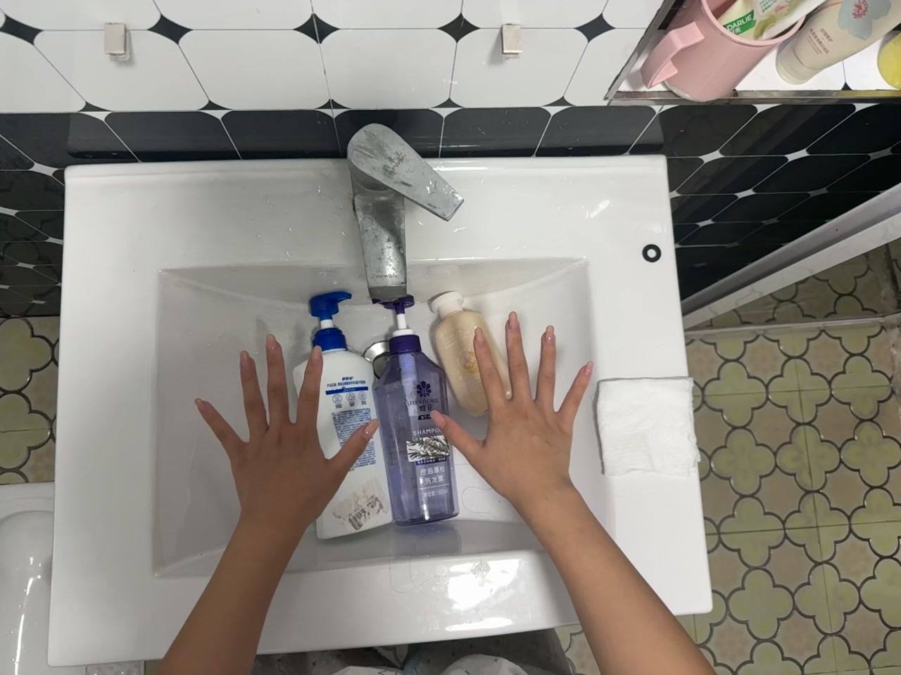 清洗洗浴用品 视频第一帧封面