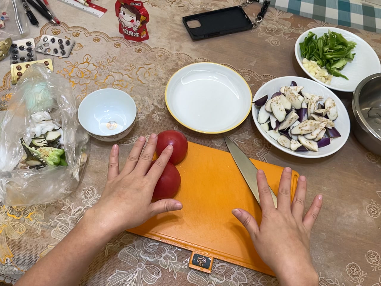 厨房切西红柿 视频第一帧封面